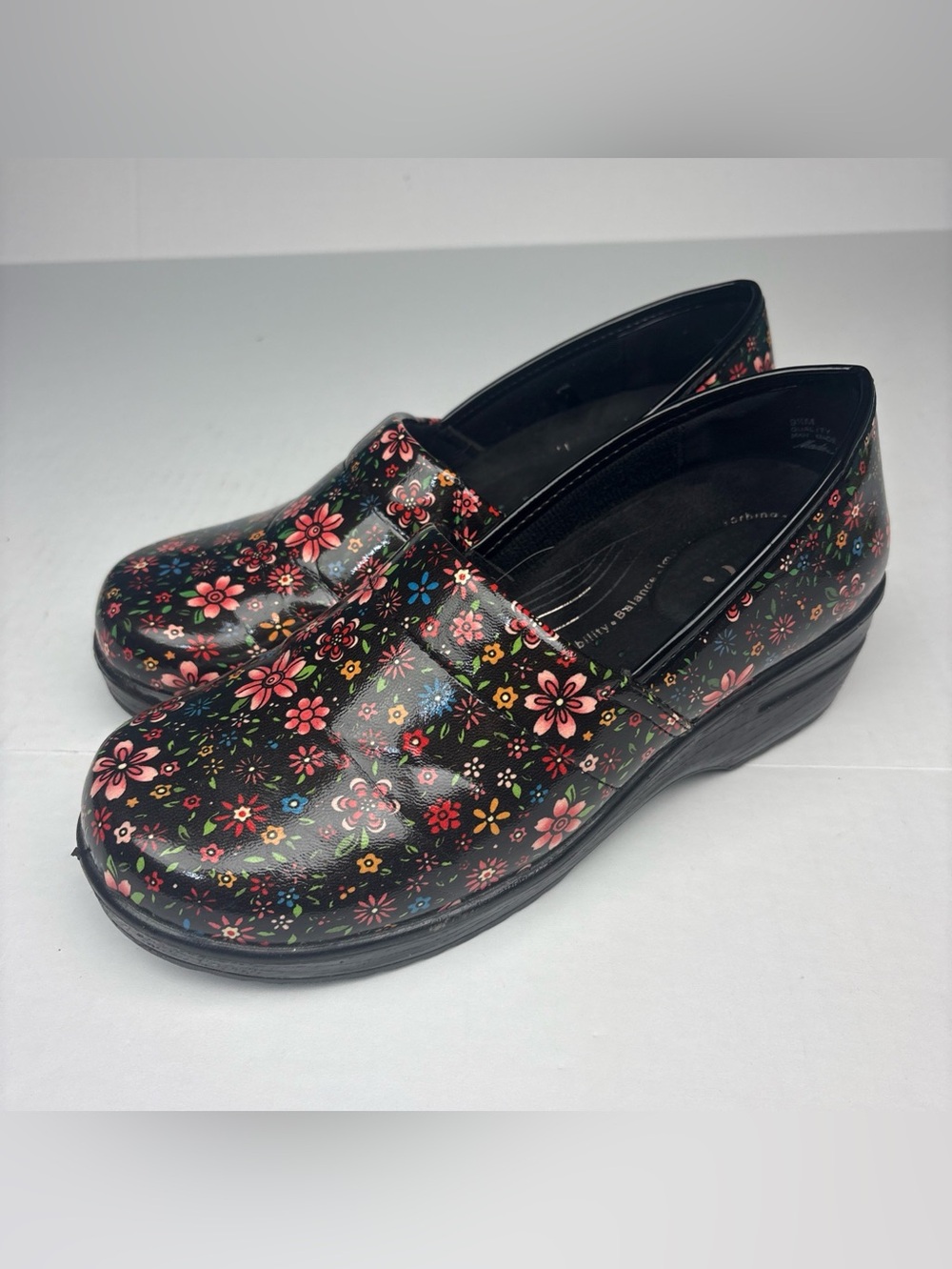 Easy Works Easy Street Women 9.5 Laurie Clogs Floral Black Groovy Bright Patent